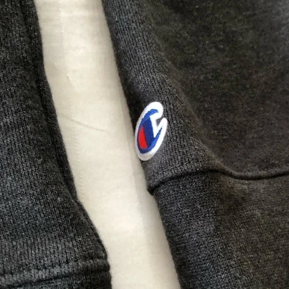 Champion Heavy Hoodie & Beanie Combination. Like new. Size Small. - Picture 6 of 8